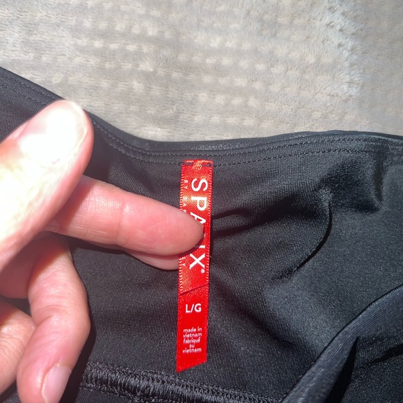 SPANX Faux Leather Leggings | Black | Size Large NWOT - Picture 3 of 5